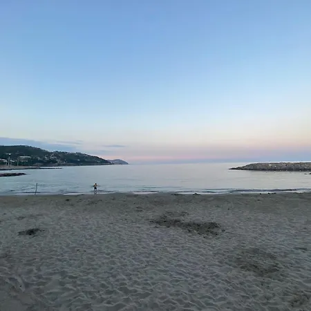 Incantevole E Tranquillo Borgo Storico Sul Mare *